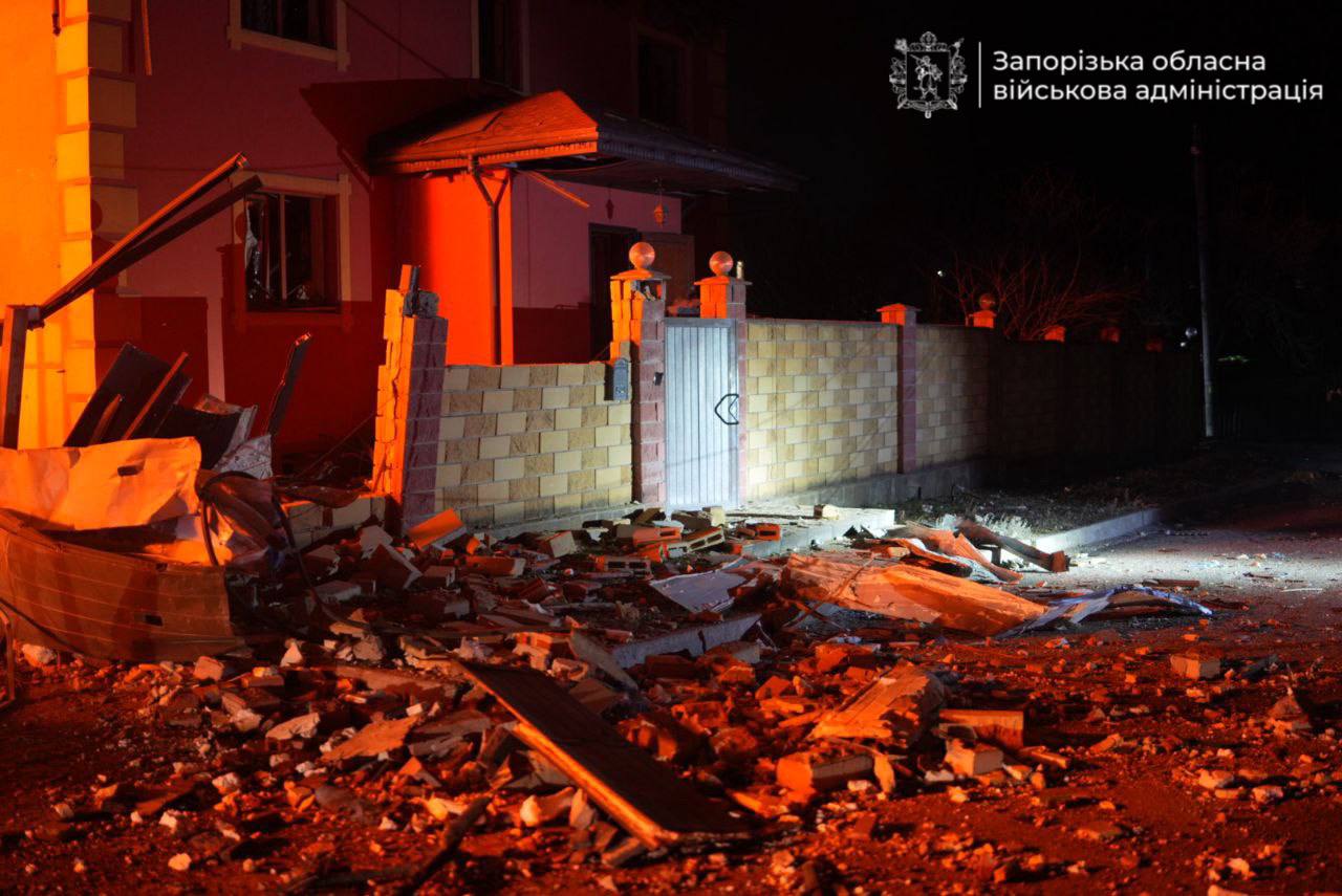Russia heavily strikes Ukraine's Zaporizhzhia: Residential buildings on fire, casualties reported